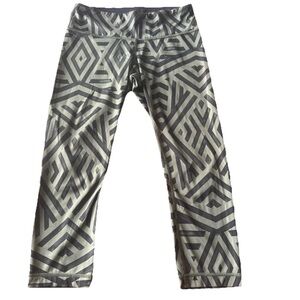 Lululemon Women’s 6 Wunder Under Black Geometric Army Green Cropped Leggings‎